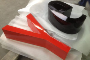 Kunststofflackierung Buchstaben