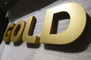 Kunststofflackierung Buchstaben gold